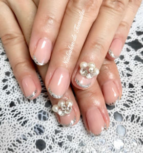 ピンクベージュ ビジューネイル 駒込ネイルサロン Nailsalon De Tomailes